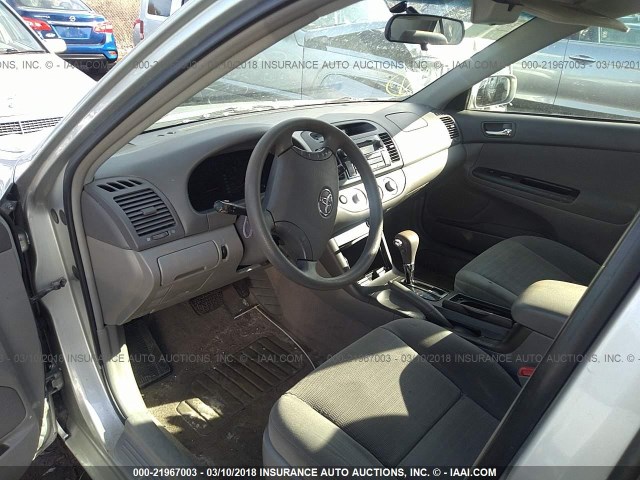 4T1BE32K75U036287 - 2005 TOYOTA CAMRY LE/XLE/SE SILVER photo 5