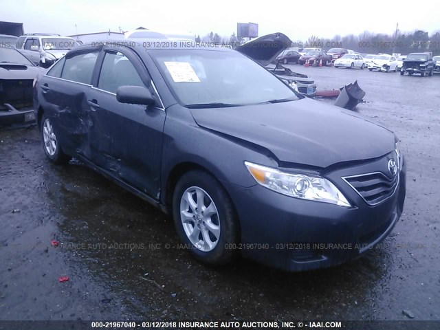 4T1BF3EKXBU657169 - 2011 TOYOTA CAMRY SE/LE/XLE GRAY photo 1