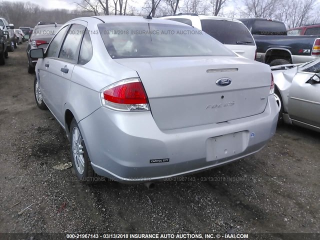 1FAHP35N08W196914 - 2008 FORD FOCUS SE/SEL/SES SILVER photo 3