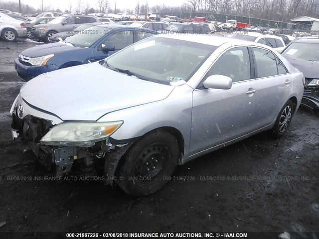 4T1BF3EK6AU560386 - 2010 TOYOTA CAMRY SE/LE/XLE 灰色 照片 2