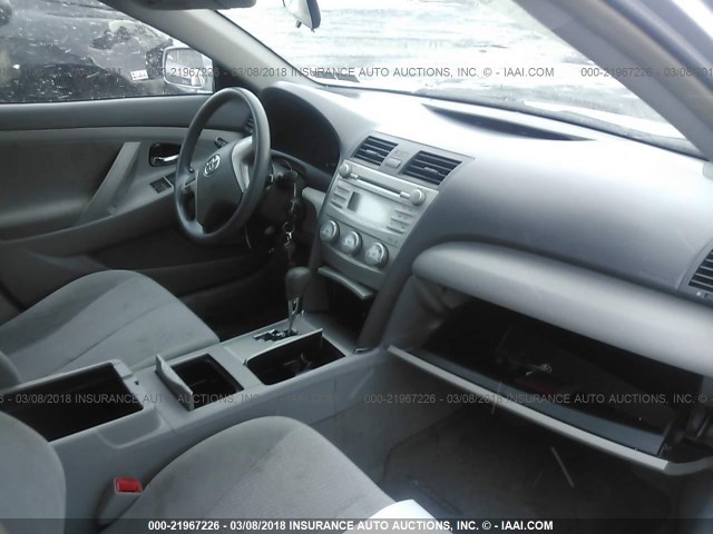 4T1BF3EK6AU560386 - 2010 TOYOTA CAMRY SE/LE/XLE 灰色 照片 5