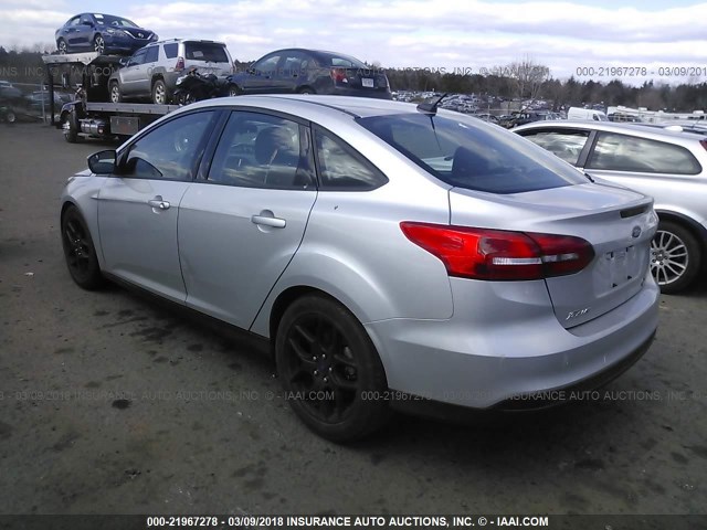 1FADP3FE8GL257181 - 2016 FORD FOCUS SE SILVER photo 3