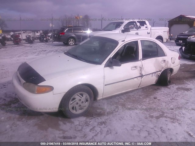 1FAFP10PXWW141419 - 1998 FORD ESCORT LX WHITE photo 2