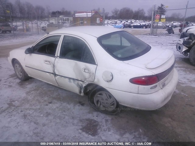 1FAFP10PXWW141419 - 1998 FORD ESCORT LX WHITE photo 3