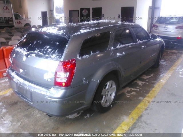 2D4FV48V85H514445 - 2005 DODGE MAGNUM SXT GRAY photo 4