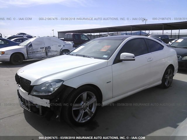 WDDGJ4HB7CF792471 - 2012 MERCEDES-BENZ C 250 WHITE photo 2