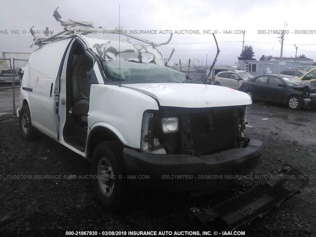 1GCGG25V651261919 - 2005 CHEVROLET EXPRESS G2500  WHITE photo 1