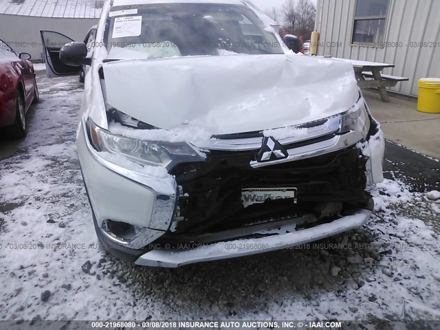 JA4AD2A3XHZ025101 - 2017 MITSUBISHI OUTLANDER ES WHITE photo 6