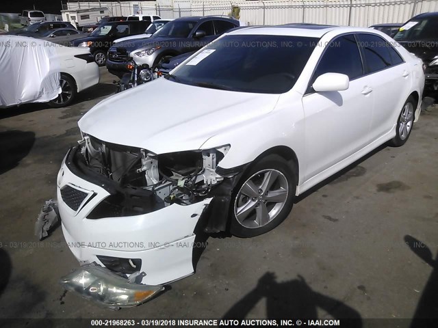 4T1BF3EK1AU574499 - 2010 TOYOTA CAMRY SE/LE/XLE WHITE photo 2