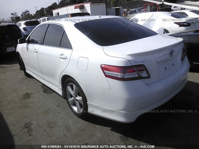 4T1BF3EK1AU574499 - 2010 TOYOTA CAMRY SE/LE/XLE WHITE photo 3