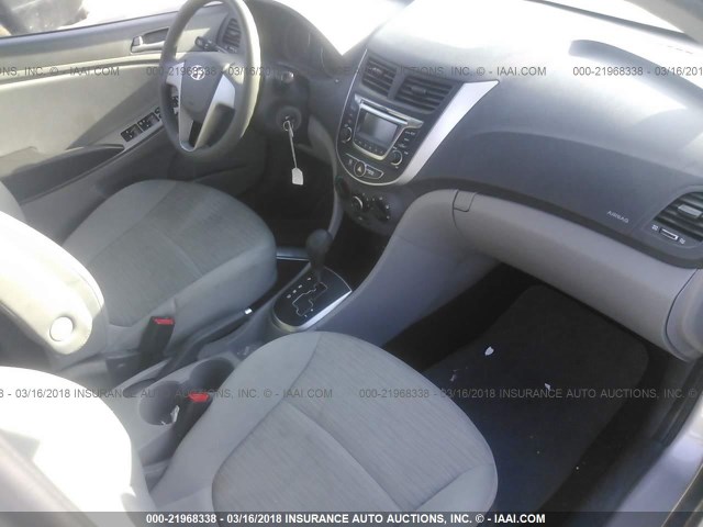 KMHCT4AE9GU061142 - 2016 HYUNDAI ACCENT SE SILVER photo 5