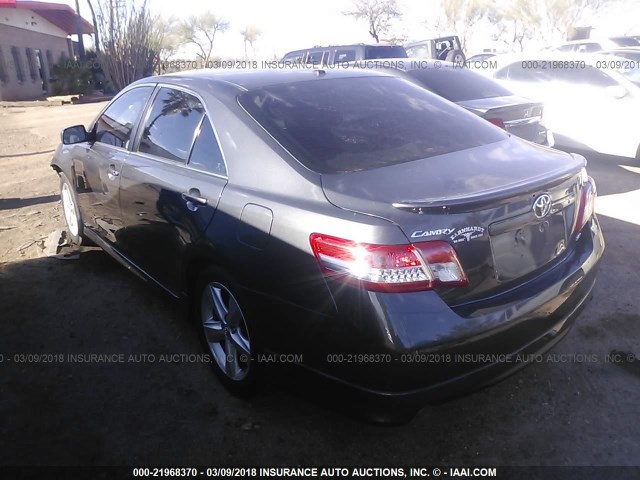 4T1BF3EKXBU171641 - 2011 TOYOTA CAMRY SE/LE/XLE Серый фото 3