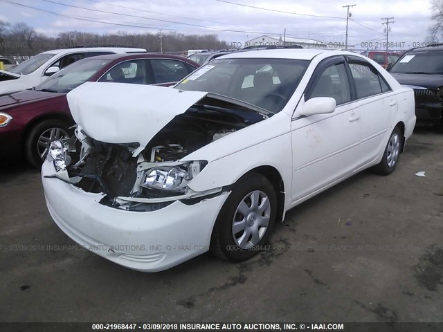 4T1BE32K43U152057 - 2003 TOYOTA CAMRY LE/XLE/SE WHITE photo 2