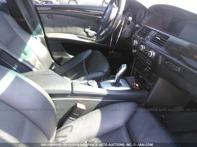 WBANV93528CZ64058 - 2008 BMW 535 XI WHITE photo 5