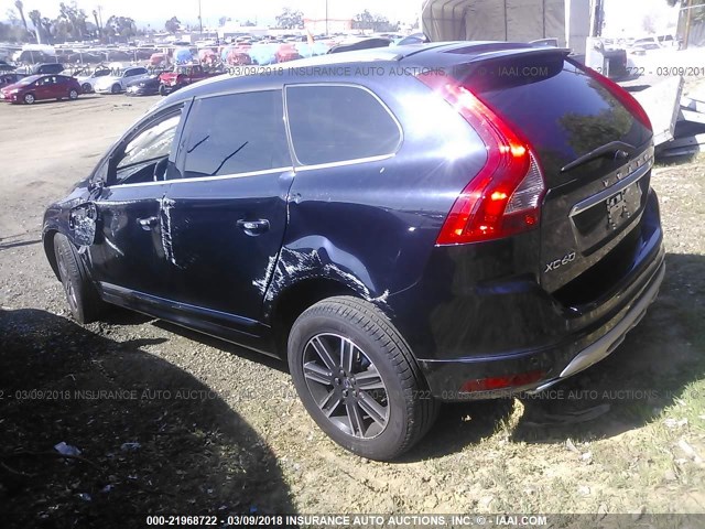 YV440MDRXH2127238 - 2017 VOLVO XC60 T5/DYNAMIC BLUE photo 3