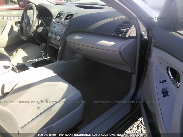 4T4BF3EK2AR068511 - 2010 TOYOTA CAMRY SE/LE/XLE GRAY photo 5