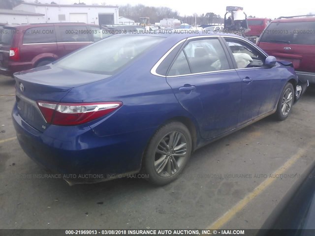 4T1BF1FK1FU921078 - 2015 TOYOTA CAMRY LE/XLE/SE/XSE BLUE photo 4