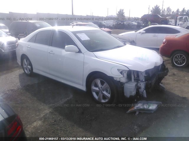 4T1BF3EK3BU765021 - 2011 TOYOTA CAMRY SE/LE/XLE Белый фото 1