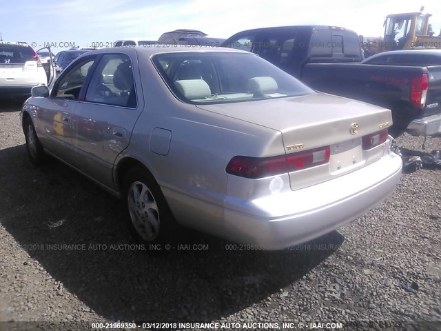 JT2BF22KXW0104045 - 1998 TOYOTA CAMRY CE/LE/XLE BROWN photo 3