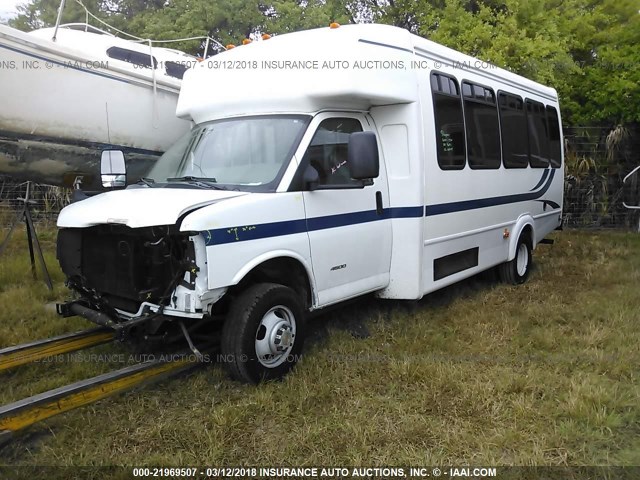 1GB6G5BG9C1194480 - 2012 CHEVROLET EXPRESS G4500  WHITE photo 2