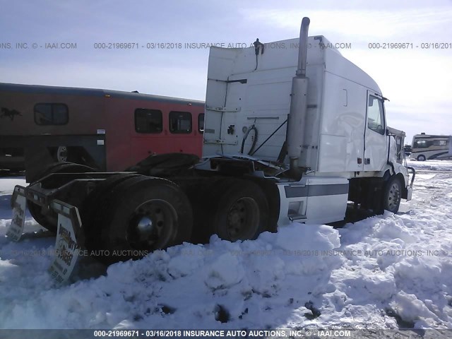 4V4NC9GH45N353918 - 2005 VOLVO VN L WHITE photo 4