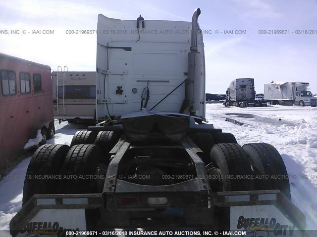 4V4NC9GH45N353918 - 2005 VOLVO VN L WHITE photo 8