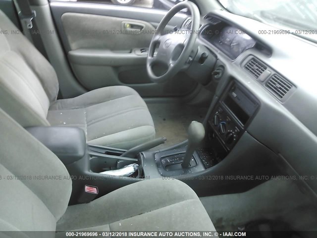 4T1BG22K71U073404 - 2001 TOYOTA CAMRY CE/LE/XLE 灰色 照片 5