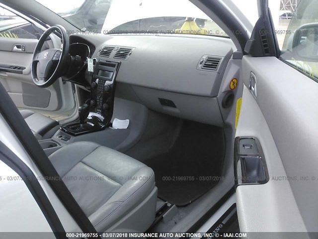 YV1MW382252071276 - 2005 VOLVO V50 2.4I WHITE photo 5