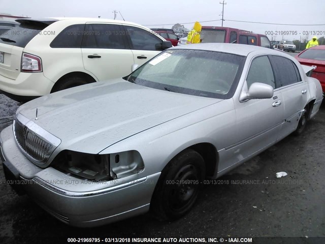 1LNHM81V97Y636309 - 2007 LINCOLN TOWN CAR SIGNATURE SILVER photo 2