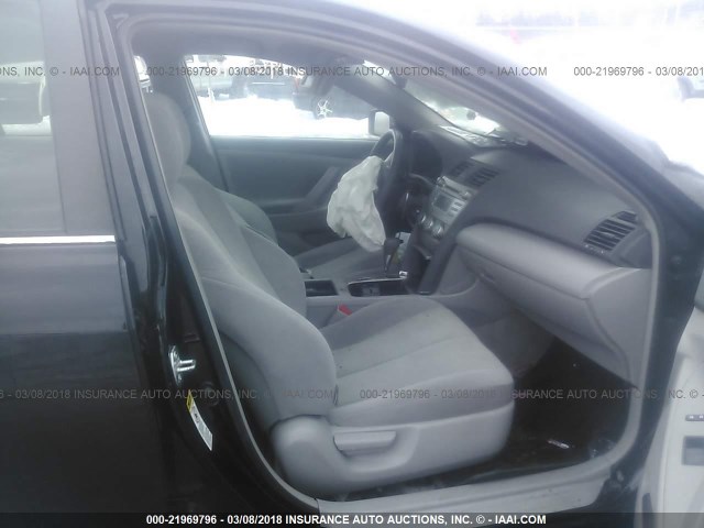 4T1BE46K09U364365 - 2009 TOYOTA CAMRY SE/LE/XLE GRAY photo 5