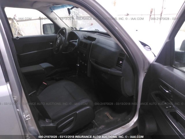 1C4PJMAK4CW126849 - 2012 JEEP LIBERTY SPORT 银色 照片 5