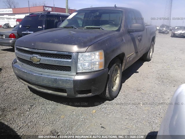 2GCEK19J481132289 - 2008 CHEVROLET SILVERADO K1500 BROWN photo 2