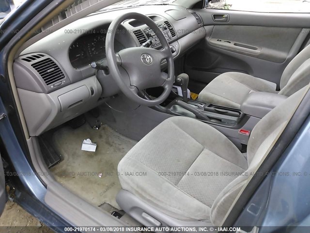 4T1BF32K42U521219 - 2002 TOYOTA CAMRY LE/XLE/SE 蓝色 照片 5