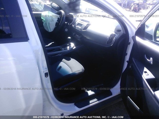 KNDPBCAC2F7720953 - 2015 KIA SPORTAGE LX WHITE photo 5