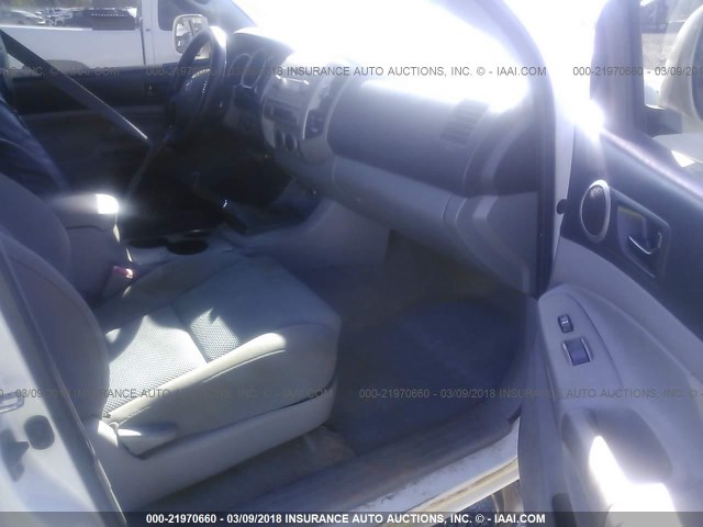 5TEUU42N76Z238832 - 2006 TOYOTA TACOMA ACCESS CAB WHITE photo 5