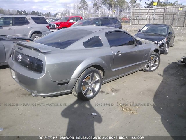 1ZVHT82H385138395 - 2008 FORD MUSTANG GT GRAY photo 4