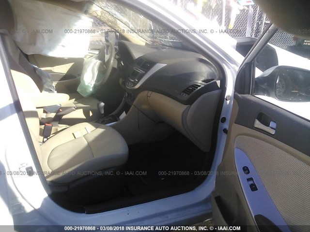 KMHCT4AE1EU745115 - 2014 HYUNDAI ACCENT GLS/GS WHITE photo 5