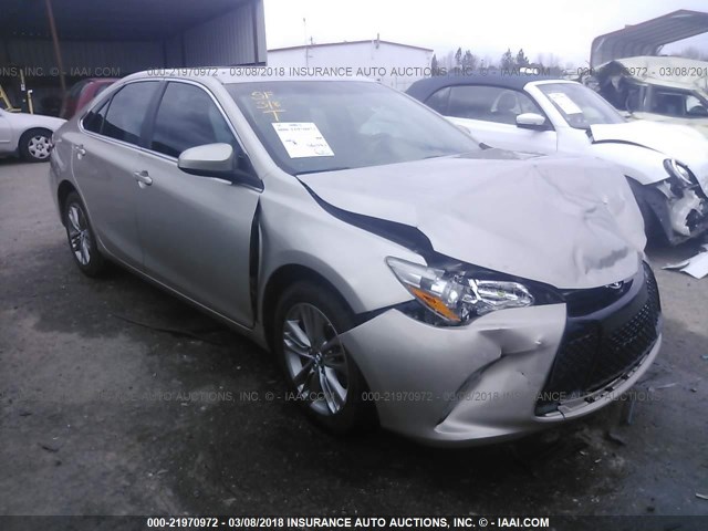 4T1BF1FK0GU522437 - 2016 TOYOTA CAMRY LE/XLE/SE/XSE ოქროსფერი ფოტო 1