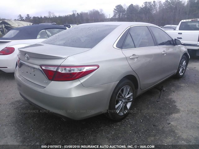 4T1BF1FK0GU522437 - 2016 TOYOTA CAMRY LE/XLE/SE/XSE ოქროსფერი ფოტო 4