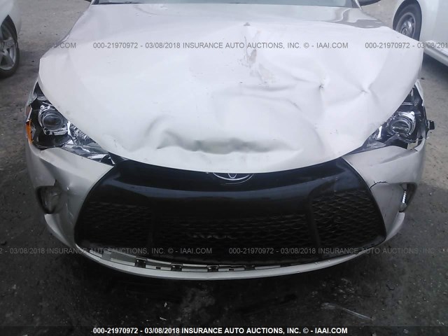 4T1BF1FK0GU522437 - 2016 TOYOTA CAMRY LE/XLE/SE/XSE ოქროსფერი ფოტო 6