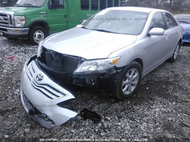 4T4BF3EK7BR140417 - 2011 TOYOTA CAMRY SE/LE/XLE SILVER photo 2