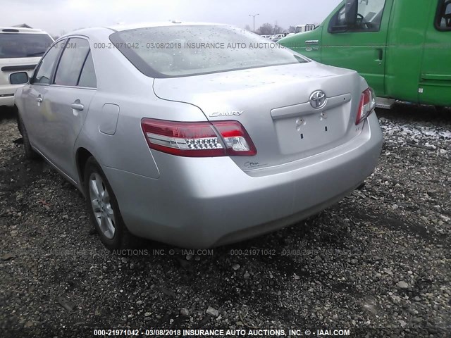 4T4BF3EK7BR140417 - 2011 TOYOTA CAMRY SE/LE/XLE SILVER photo 3