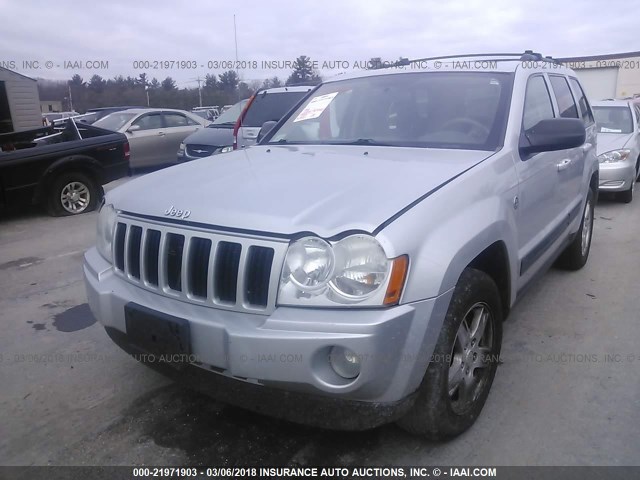 1J4GR48K26C202356 - 2006 JEEP GRAND CHEROKEE LAREDO/COLUMBIA/FREEDOM SILVER photo 2