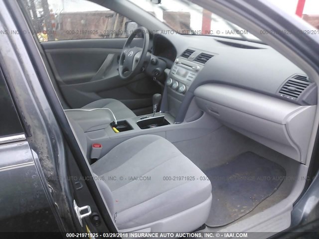 4T4BE46K99R073627 - 2009 TOYOTA CAMRY SE/LE/XLE GRAY photo 5