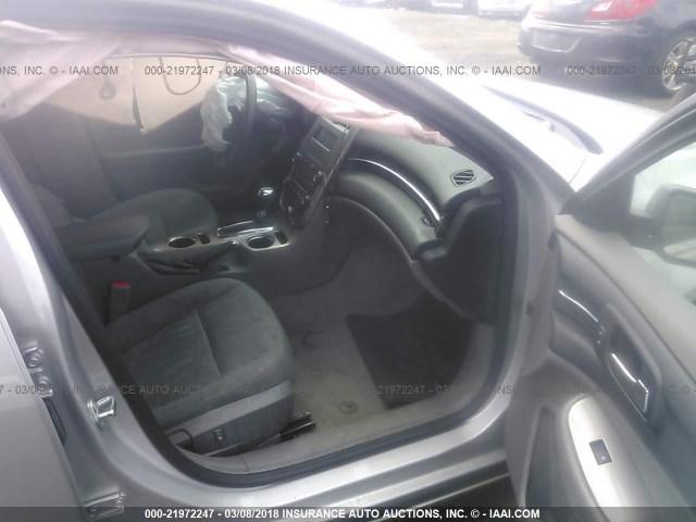 1G11A5SL8EF274808 - 2014 CHEVROLET MALIBU LS 银色 照片 5