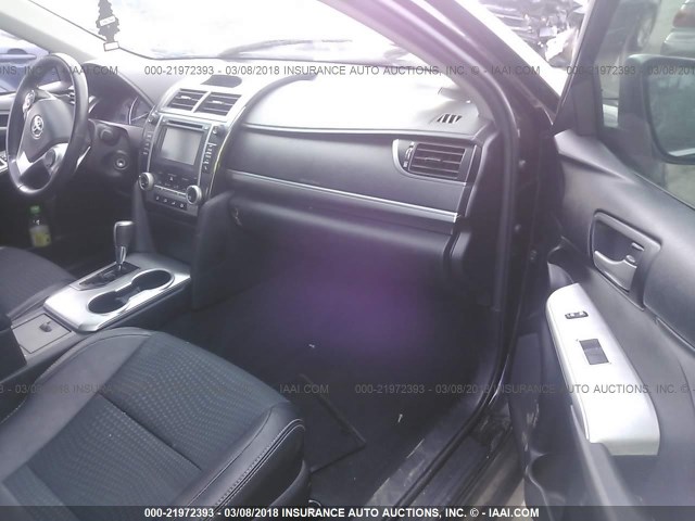 4T1BF1FK7EU393335 - 2014 TOYOTA CAMRY L/SE/LE/XLE 黑色 照片 5
