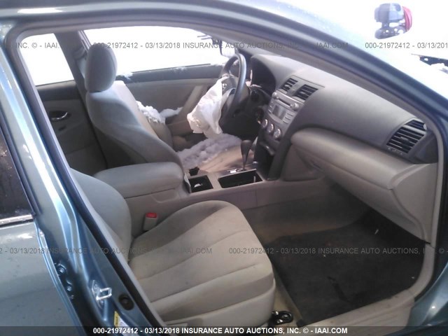 4T1BF3EK8BU674780 - 2011 TOYOTA CAMRY SE/LE/XLE 绿色 照片 5