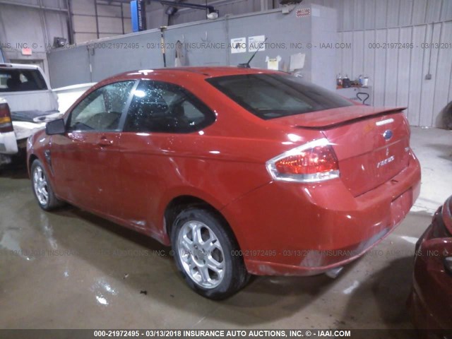 1FAHP33N28W100610 - 2008 FORD FOCUS SE/SEL/SES RED photo 3