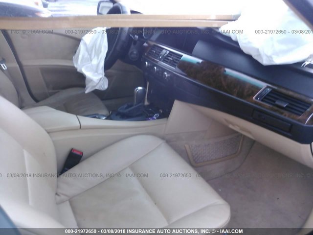 WBANF73547CU26803 - 2007 BMW 530 XI Noir photo 5