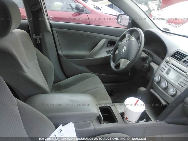 4T1BF3EKXBU133374 - 2011 TOYOTA CAMRY SE/LE/XLE Черный фото 5